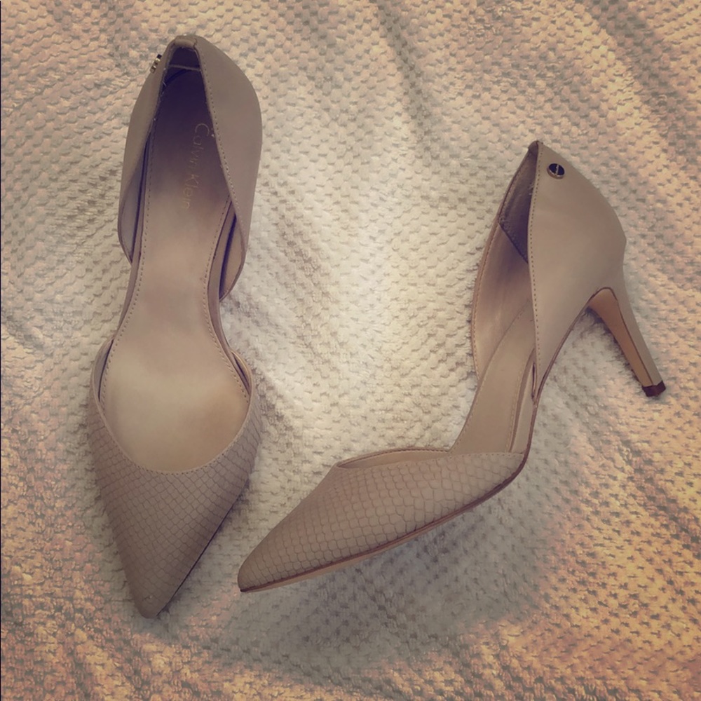 Gently worn Calvin Klein pumps heels size 2.5 inch